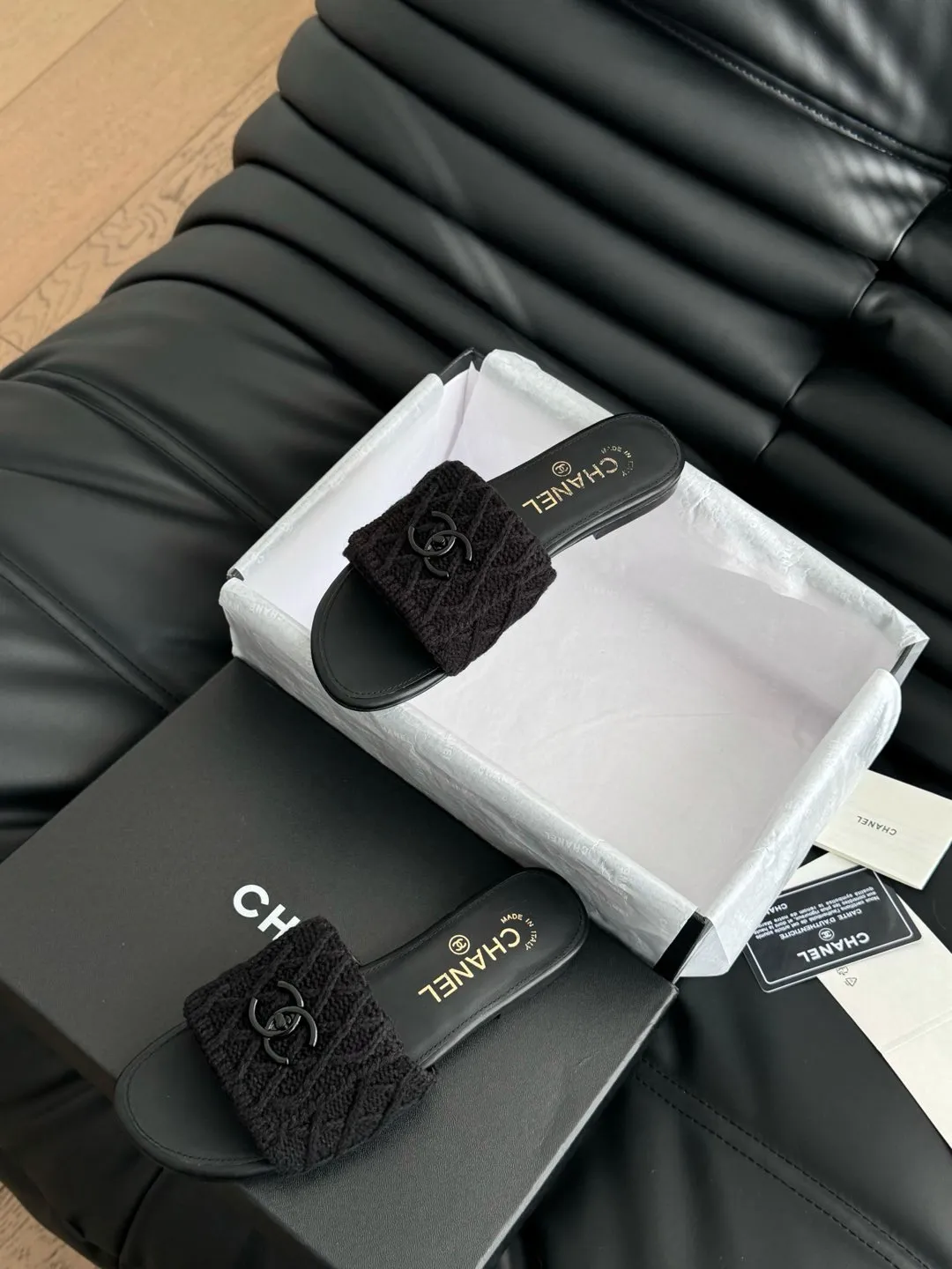 👟👟Ex-factory price 400👟👟 Women's Shoes Women's Clothing Chanel 25C New School Bag Buckle Slippers Return of the classic school bag buckle design Special Vintage full of retro flavor Loafers have also grown to the aesthetic level Cowhide upper, sheepskin lining Original outsole Size: 35-39 40 41 42 Customized and non-returnable